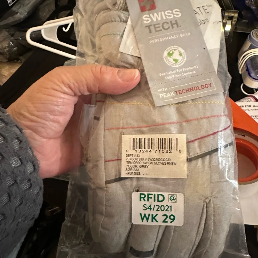 Swiss Tech Silver Performance RFID Gloves. 2 pairs - Picture 3 of 7